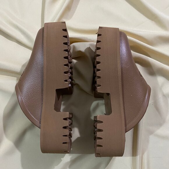 Gucci Brown Slide Sandals - Picture 4 of 10